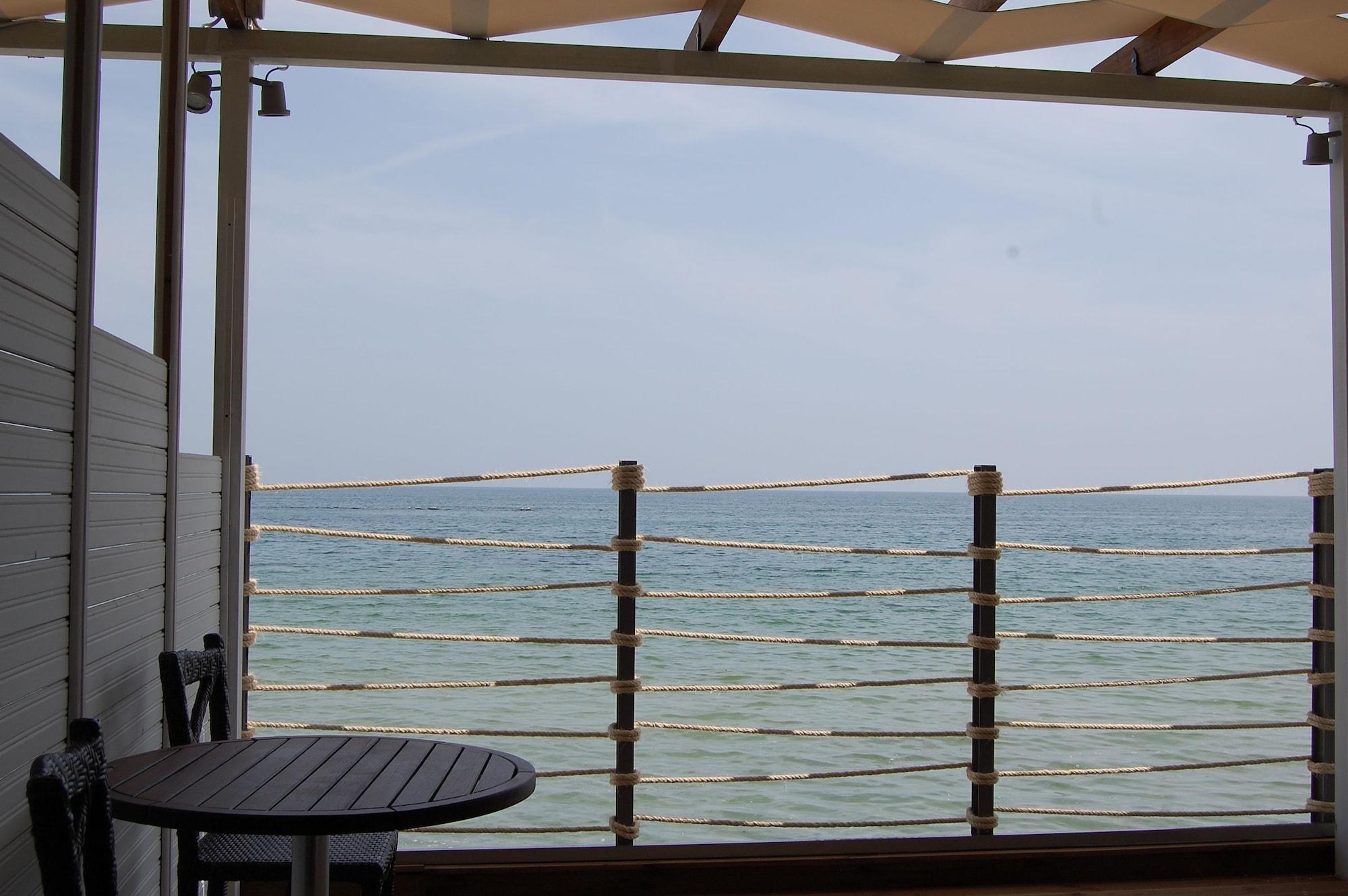 Paralia Beach Boutique Hotel エクステリア 写真